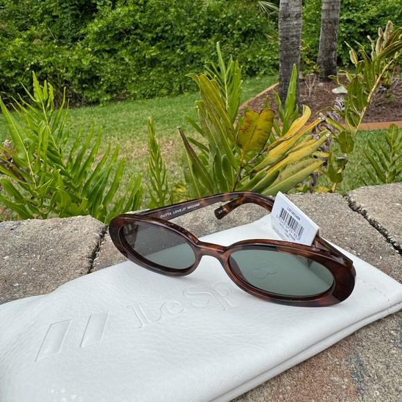 NWT Le Specs Brown Oval Sunglasses - Picture 6 of 10